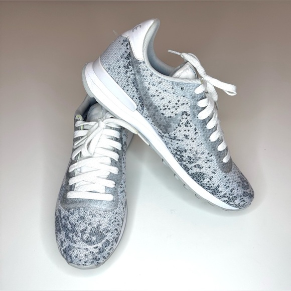 NIKE Men’s INTERNATIONALIST Sneakers White/Gray 839233-100 Mens Size- 7.5 - Picture 6 of 10
